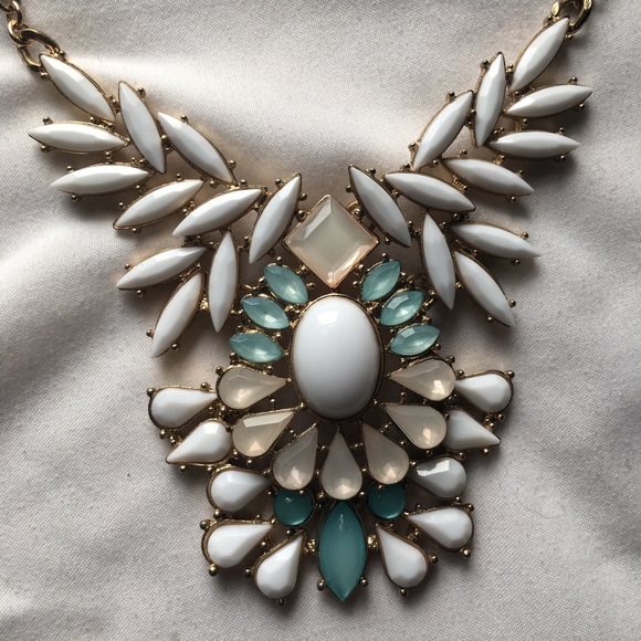 Forever 21 Jewelry - Blue and pink statement necklace